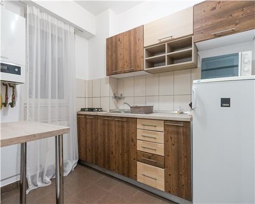 Apartament cu nisa de dormit, 42 mp  + balcon, 200 m de FSEGA!