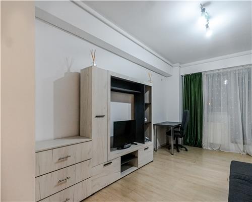 Apartament cu nisa de dormit, 42 mp  + balcon, 200 m de FSEGA!